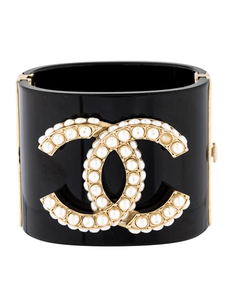 chanel pearl bracelet fake|chanel cuff bracelet women.